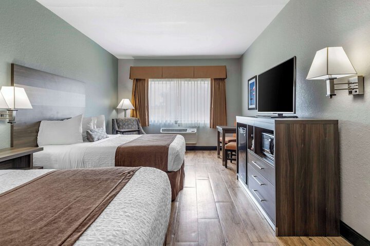 Best Western Plus Victoria Inn & Suites