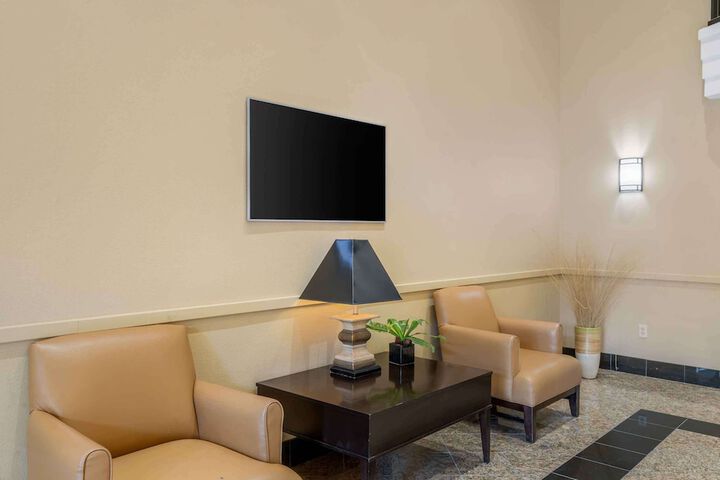 Hotel Interior 10 of 32