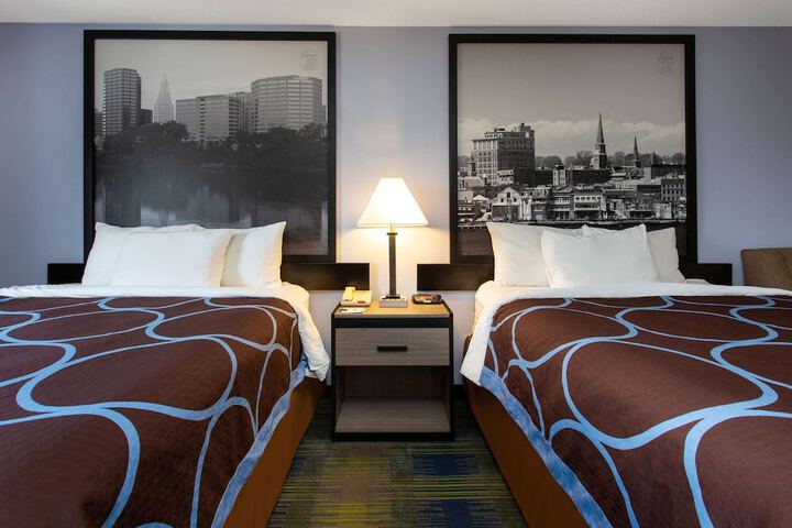Super 8 by Wyndham Cromwell / Middletown