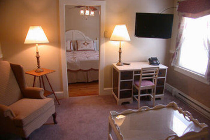 Mountaintop Lodge at Lake Naomi