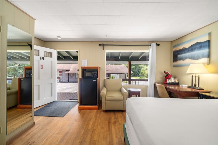 CedarWood Inn