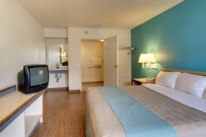 Room 14 of 29