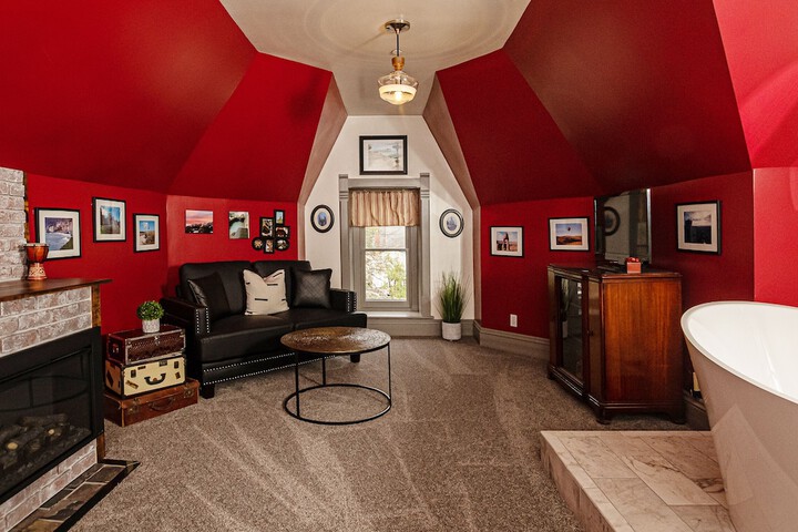 Room 8 of 47