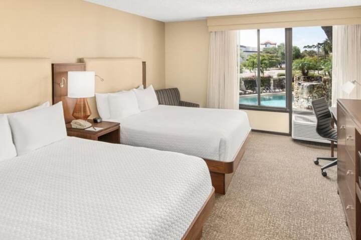 Doubletree by Hilton Fort Myers at Bell Tower Shops