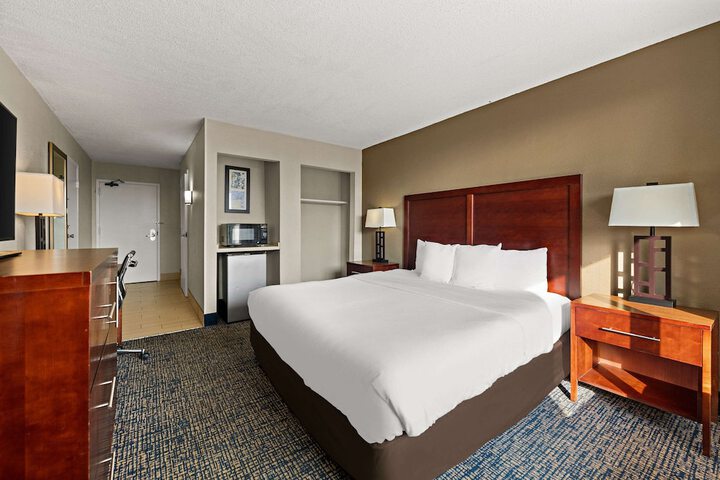 Room 40 of 74