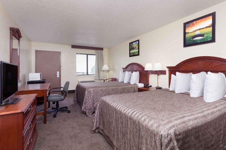 Room 10 of 26