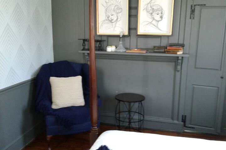 Room 32 of 42