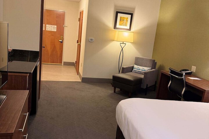 Comfort Inn & Suites LaVale - Cumberland