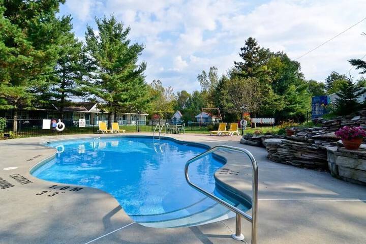 Super 8 by Wyndham Gananoque / Country Squire Resort