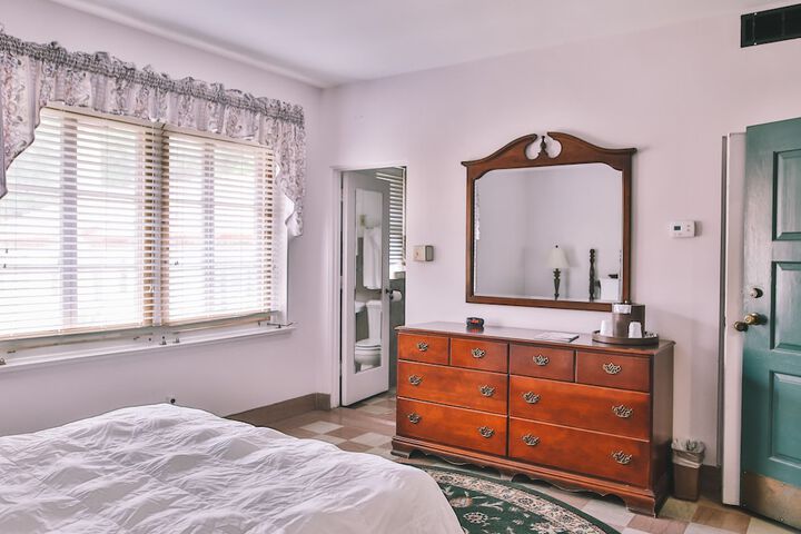 Room 16 of 52
