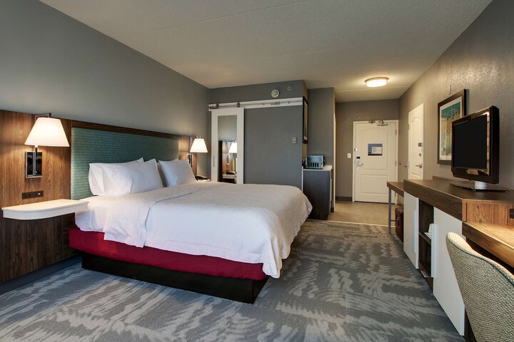 Hampton Inn & Suites Chicago / Aurora