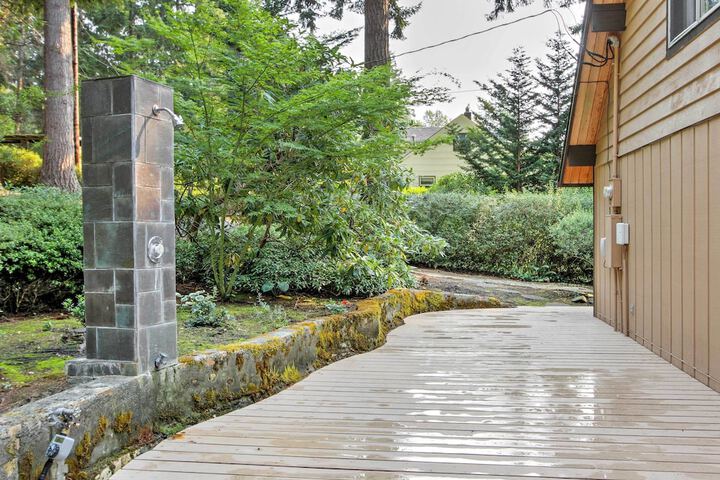Waterfront Cabin w / Fire Pit in Gig Harbor!