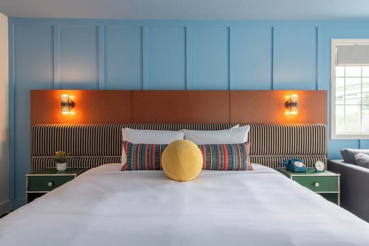 Driftaway Hotel and Pool