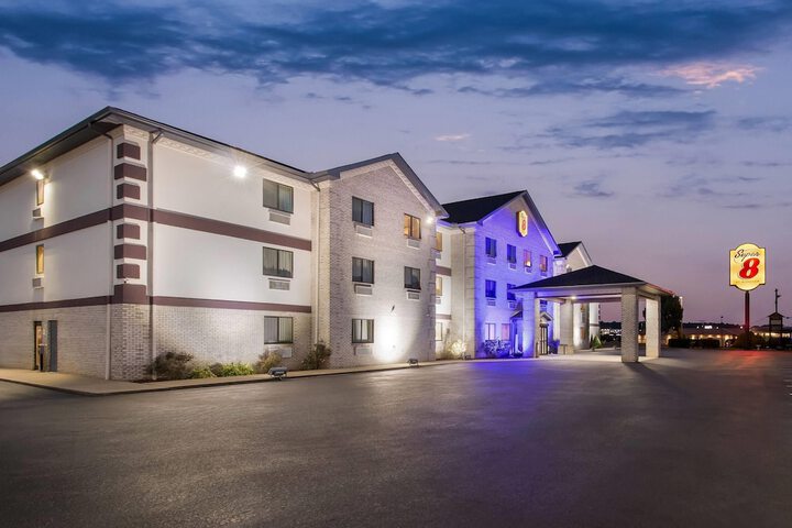 Super 8 by Wyndham Uniontown PA