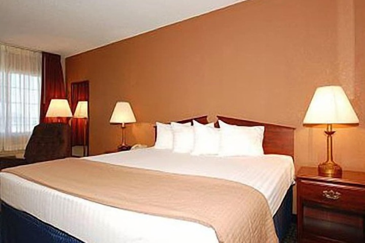 Magnuson Hotel Red Baron