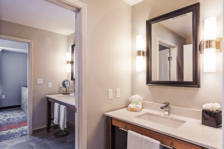 Holiday Inn Houston NE - Bush Airport Area by IHG
