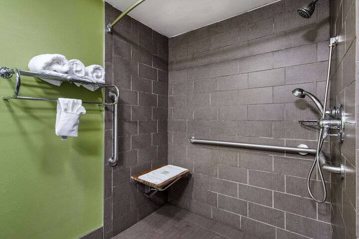 Room 18 of 32