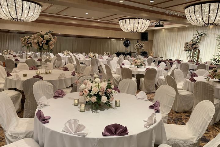 Ballroom/Hall 29 of 33