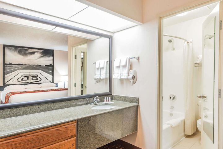 Room 7 of 16