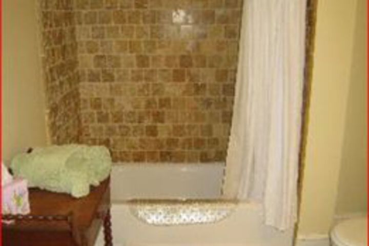 Le Petit Chateau Inn