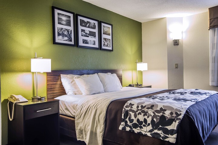 Room 13 of 38