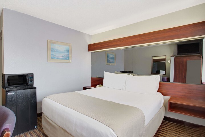 Room 9 of 20