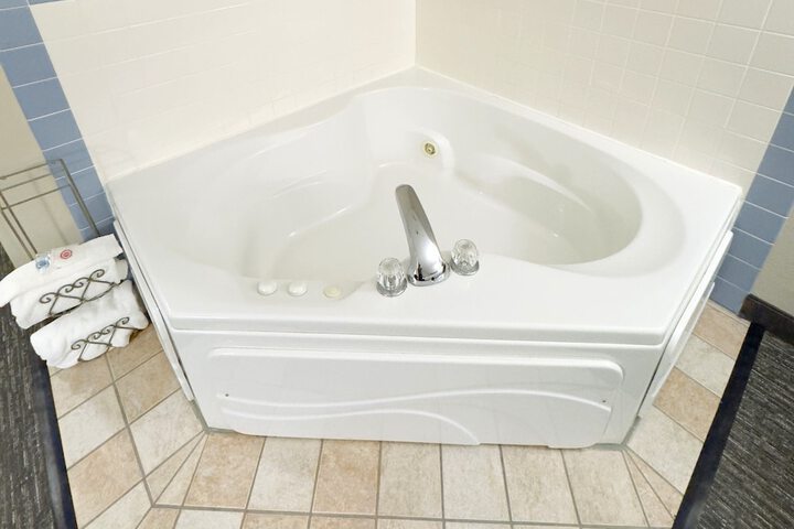 Hot Tub 34 of 34