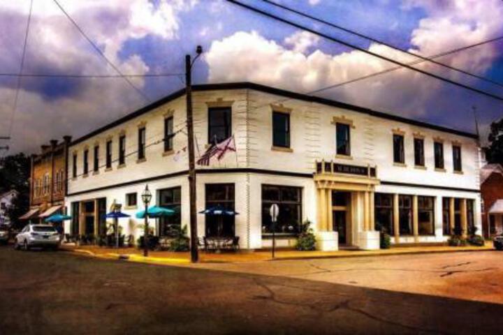 Audubons Grill & Bar