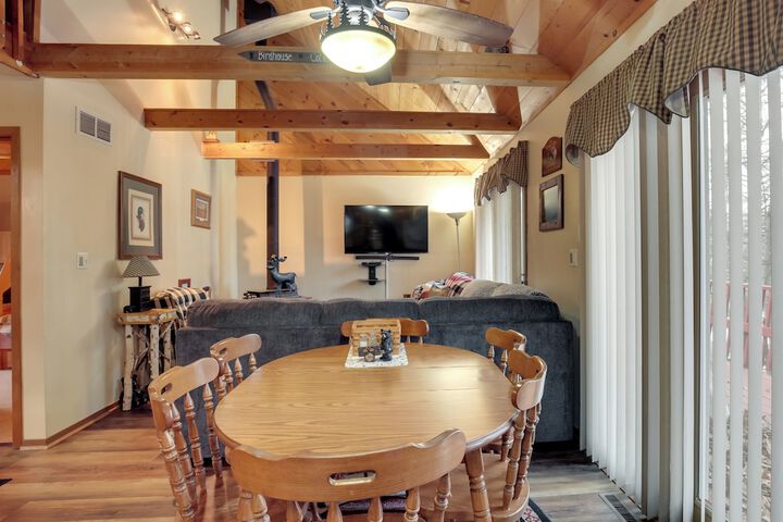 Lakefront Rhinelander Cabin w / Dock & Fire Pit!