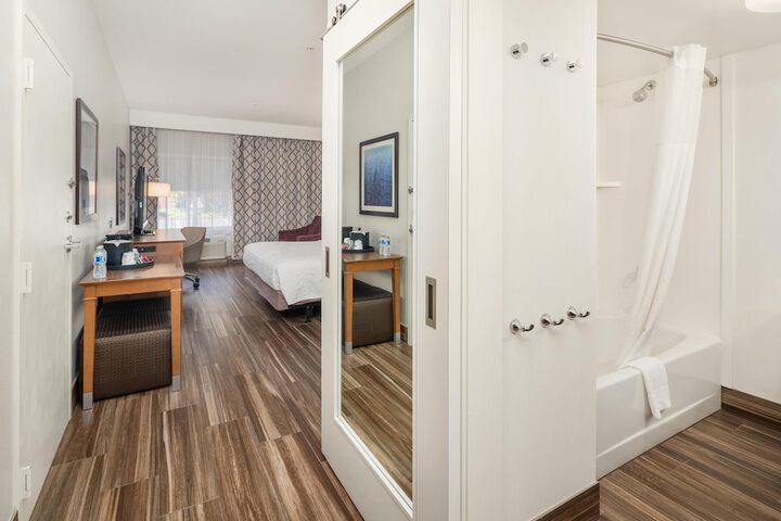 Hampton Inn & Suites Seattle-North / Lynnwood