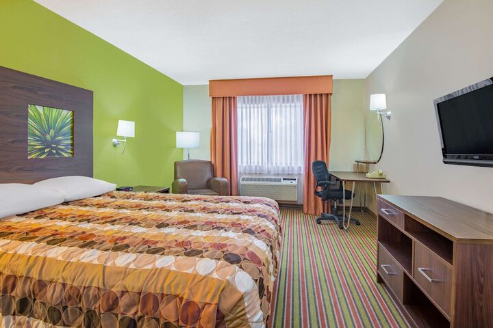 Room 6 of 14