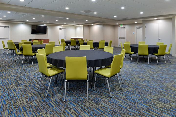 Ballroom/Hall 34 of 36