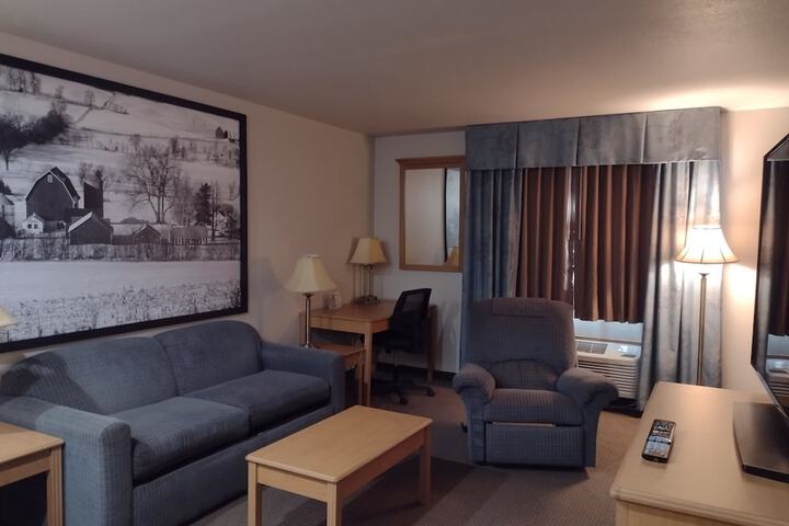 Super 8 by Wyndham Monroe WI