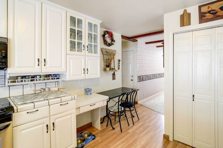 Pet-friendly California Cabin w / Beach Access