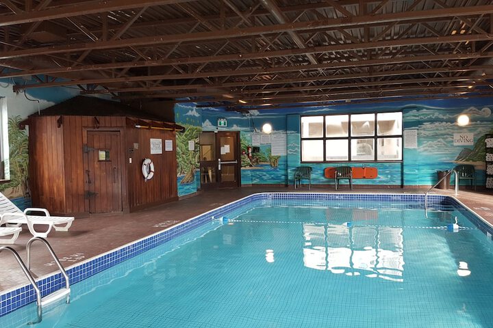 Pool 10 of 39