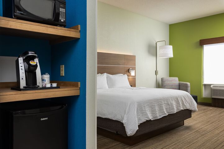 Holiday Inn Express & Suites Carrollton by IHG