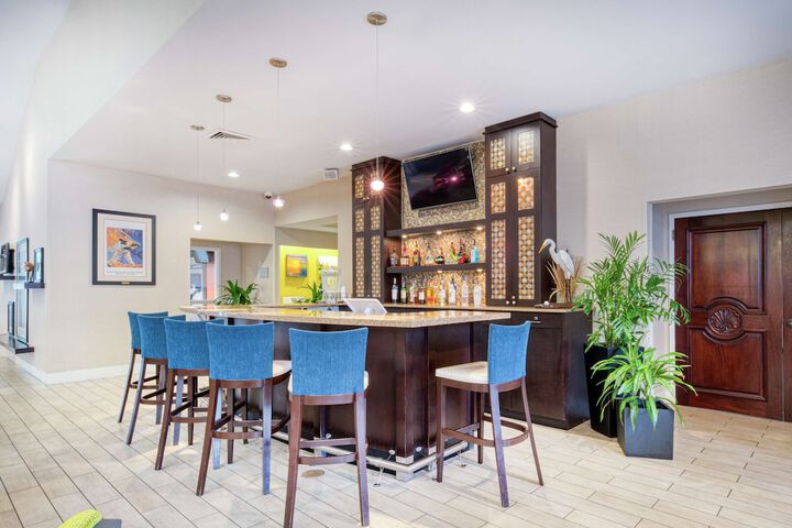 Lounge 95 of 106