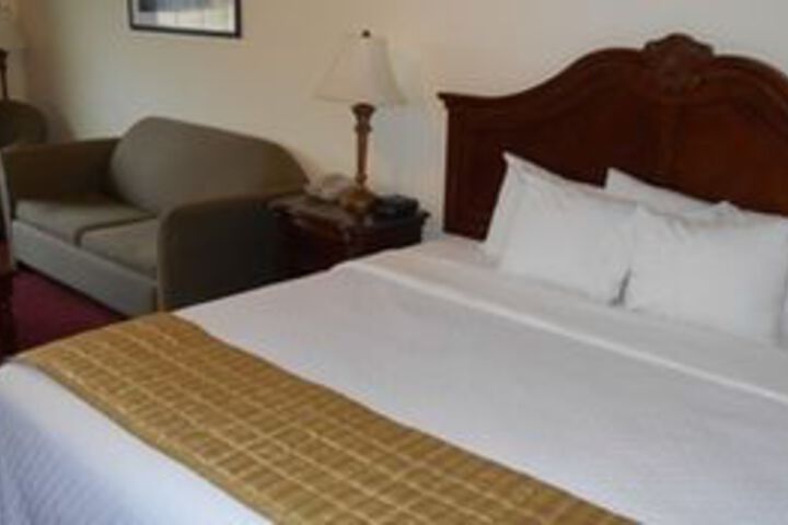 Settle Inn & Suites Linn Missouri