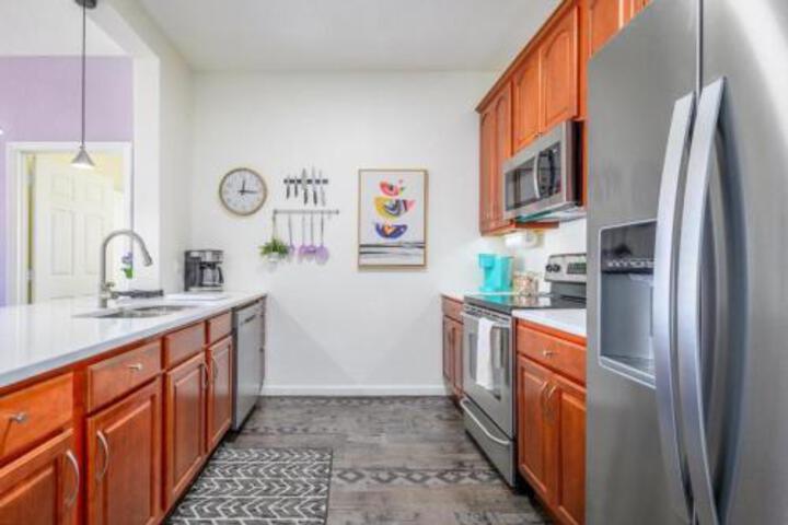Brand New Super Cool Fountain View Condo by Main Pool Near Parks & OCCCC