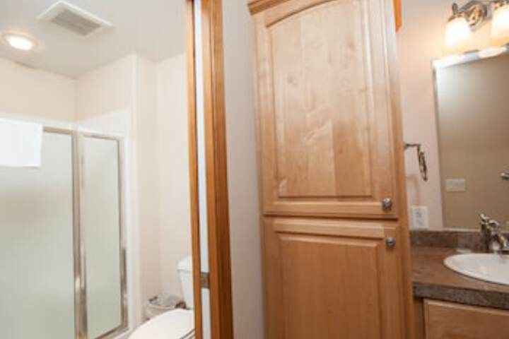 Oceanside Paradise 3 Br home by RedAwning