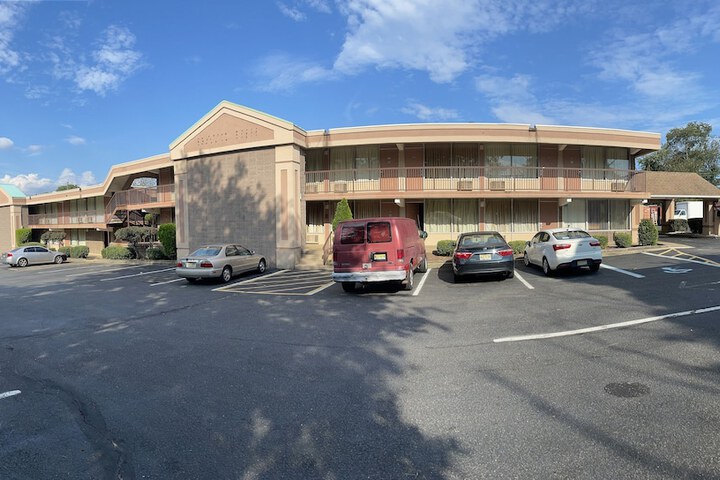 Travelers Inn