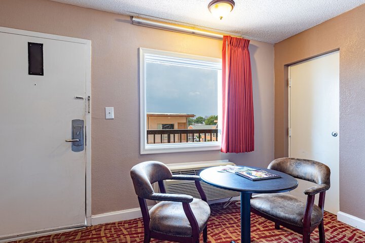 Room 17 of 28