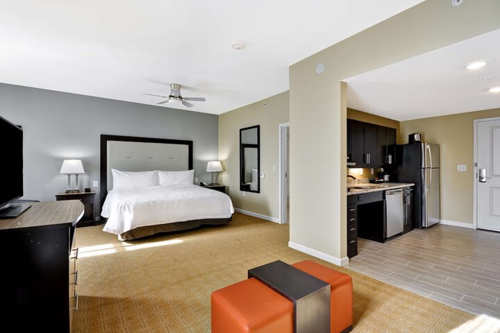 Room 10 of 34