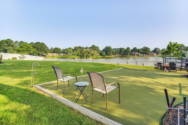 Luxe Lakefront Portsmouth Home: Fish Swim & Play!