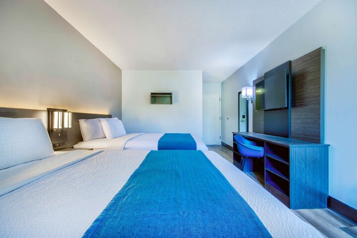 Room 12 of 27
