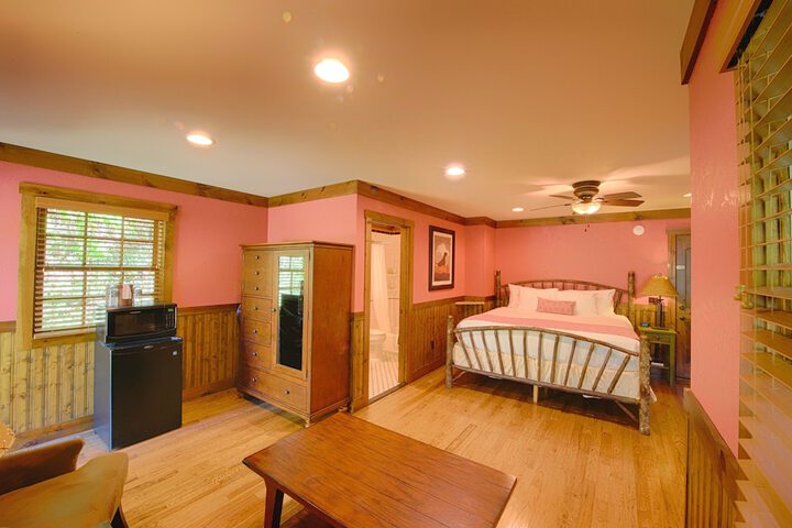 Room 146 of 243