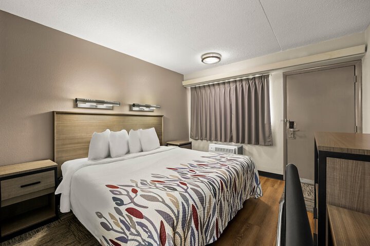 Room 10 of 32