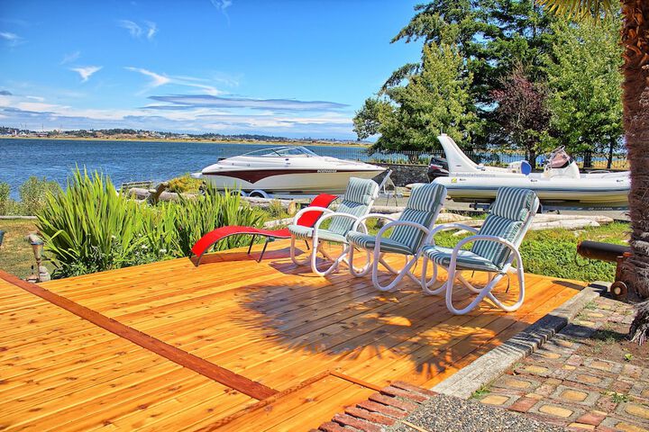 Sundeck 83 of 89