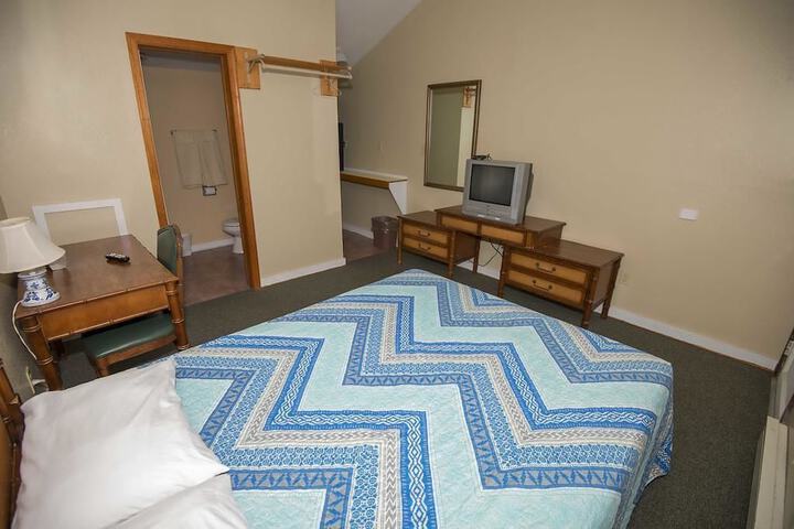 Room 18 of 37