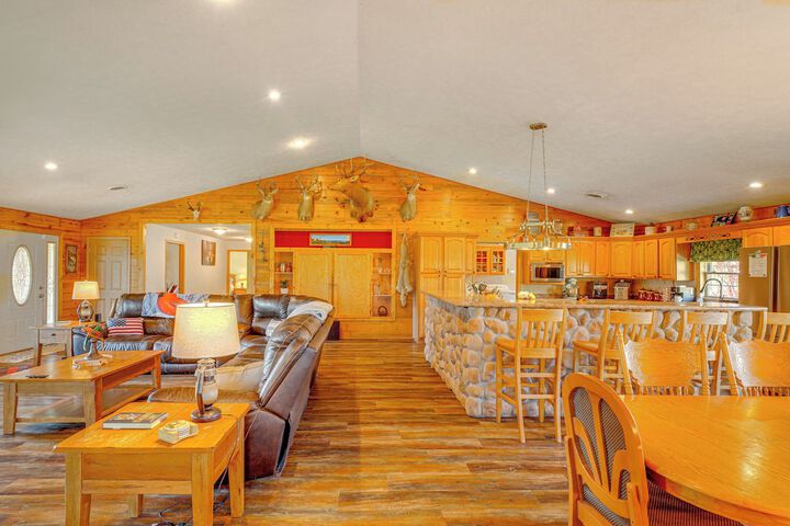 Spacious Ozarks Family Home - Private Pool & Grill